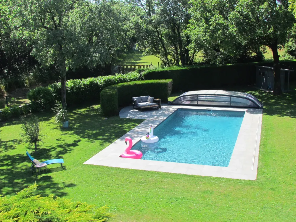Logement avec piscine à Malville